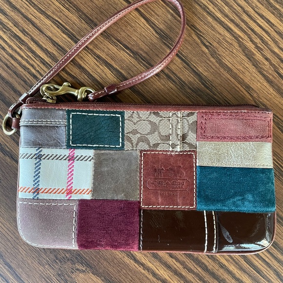 Pre-owned Coach Multi-pattern wristlet. - Picture 3 of 7